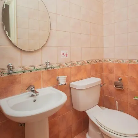 Thekla Court Apartman *