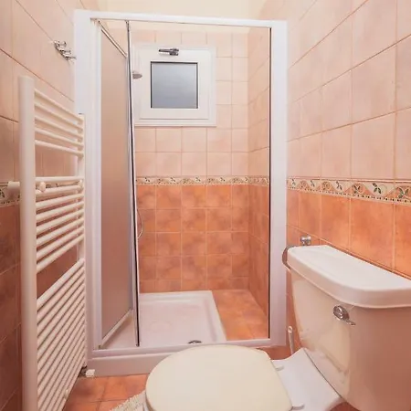 Thekla Court Apartment Polis
